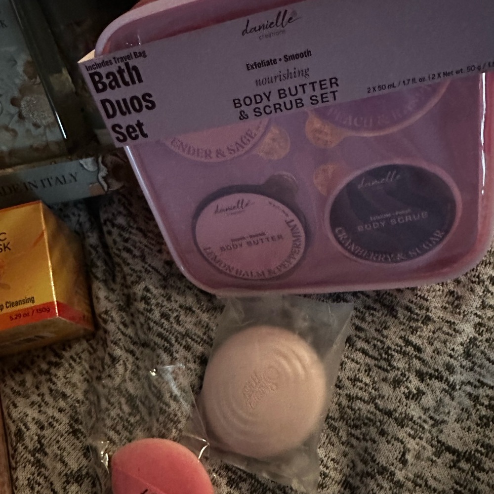 White Musk Gift Box Set and beauty bundle - Picture 9 of 9